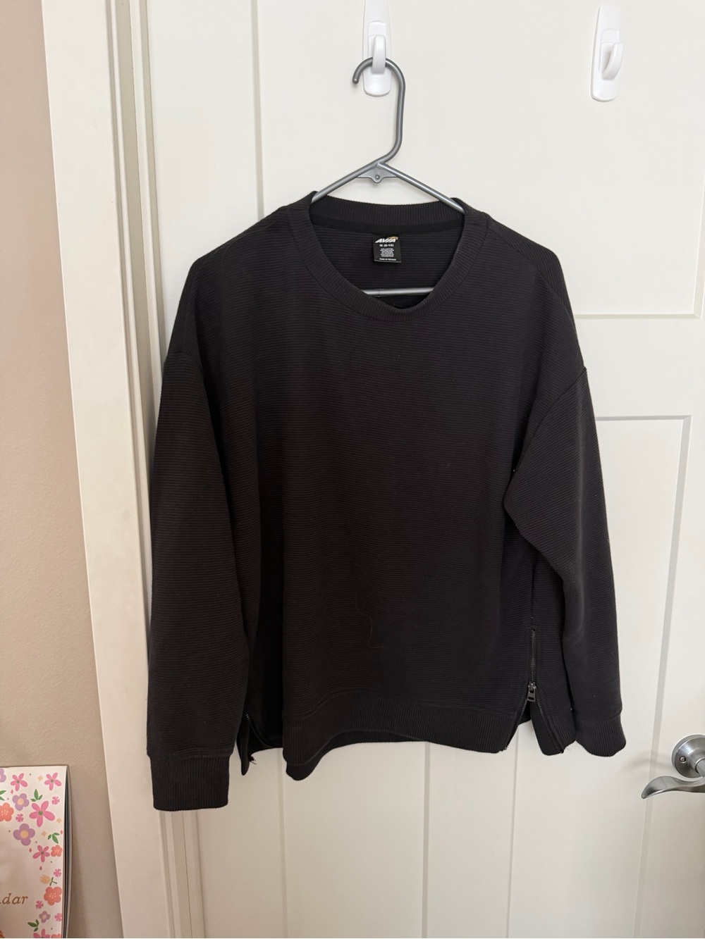 ✨Women’s Black Crewneck✨